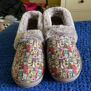 🐶🐶 Almost new Bob’s fur lined doggy slippers. Really cute & comfy!
